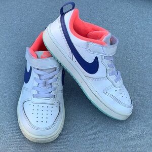 Nike Court Borough Low 2